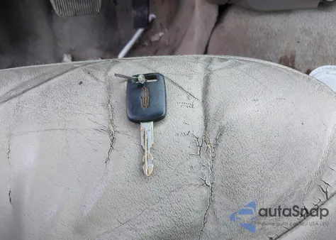 2004 Lincoln Town Car Ultimate z USA, uszkodzony, nr VIN 1LNHM83W84Y641017